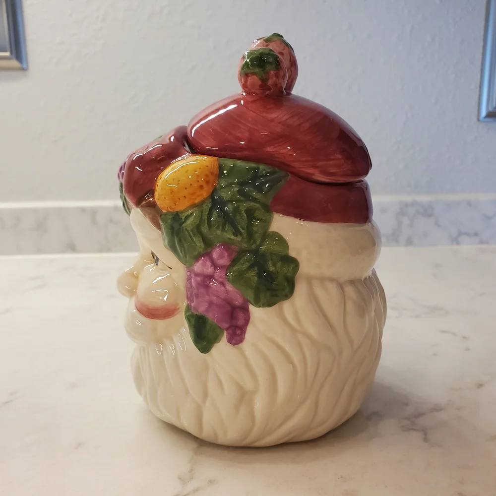 Wang's International Santa Claus Creamer & Sugar Set w/lid. Vintage